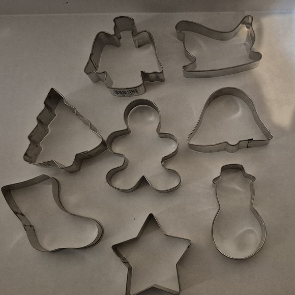 Wilton Christmas And Halloween Duo Pack Cookie Cutters 31pc Holiday Baking - Picture 6 of 13